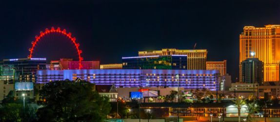 the high roller wheel lit up red at night
